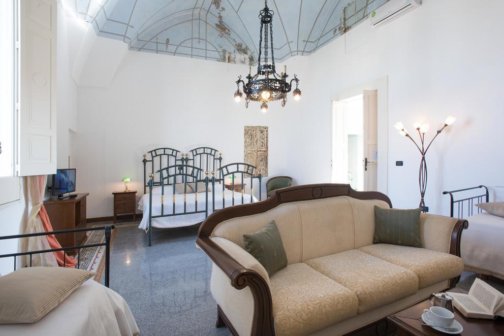 Palazzo Scarciglia - Dimora D'Epoca Bed and Breakfast Minervino di Lecce Habitación foto