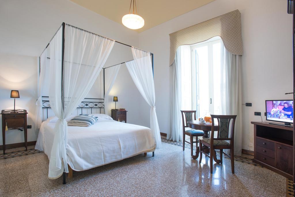 Palazzo Scarciglia - Dimora D'Epoca Bed and Breakfast Minervino di Lecce Habitación foto