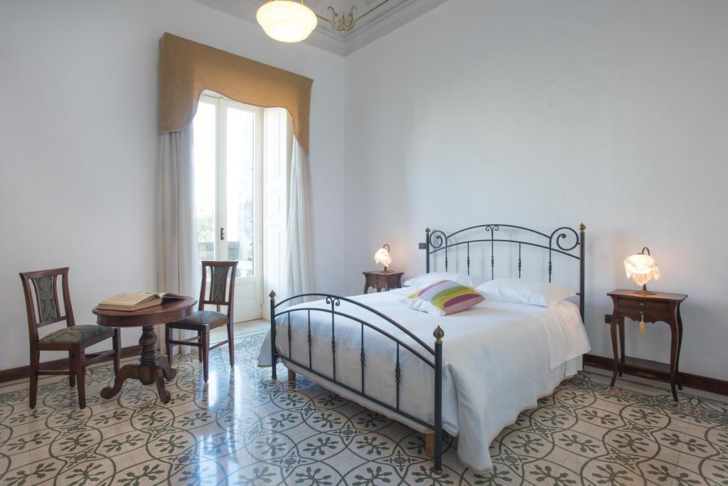 Palazzo Scarciglia - Dimora D'Epoca Bed and Breakfast Minervino di Lecce Exterior foto