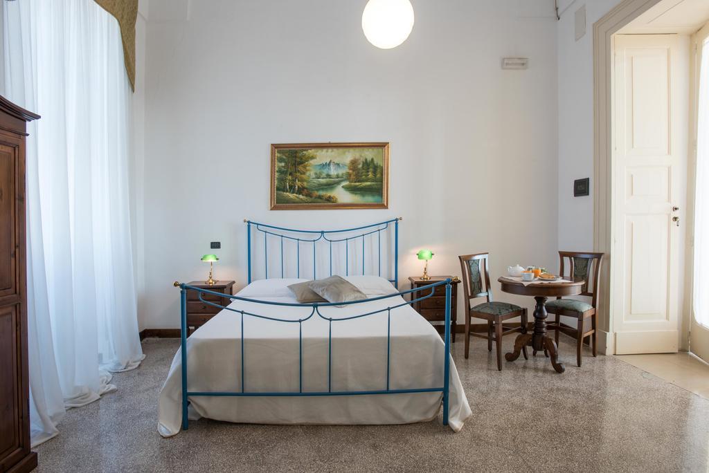 Palazzo Scarciglia - Dimora D'Epoca Bed and Breakfast Minervino di Lecce Habitación foto
